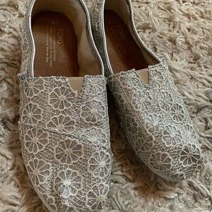 TOMS Classic Crochet Glitter Slip On Youth Size 6Y